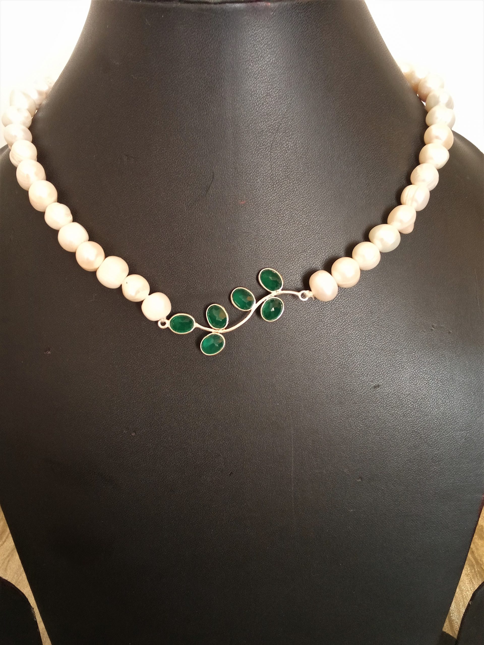 Stylish and beautiful Natural Pearls necklace